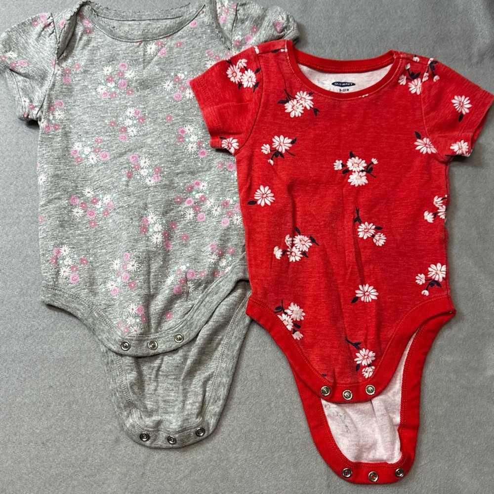 Old Navy/gap Floral baby girls onesies - Gray and Red 6-12m